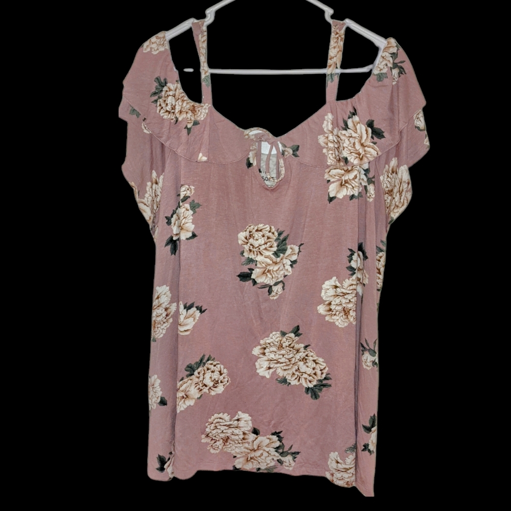 COPY - Torrid 2 cold shoulder/ keyhole top 18 /20